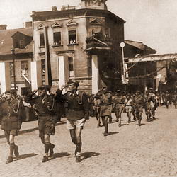 01.08.1948 - poświęcenie i wręczenie sztandaru jednostce WP we Wrześni