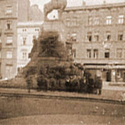 Kraków przed pomnikiem Jagiełły
